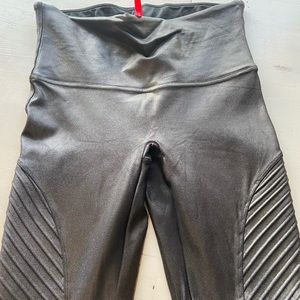 🔥🔥Spanx faux leather moto-leggings LARGE🔥🔥